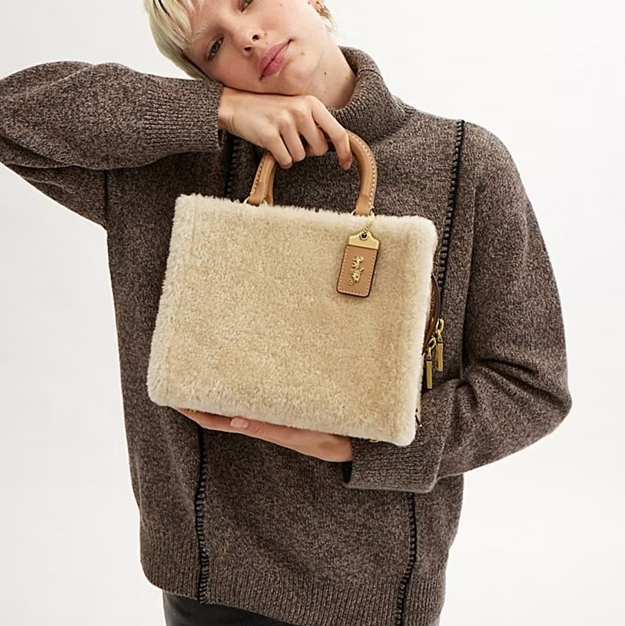 coach rogue 25 全球限量毛毛包-6