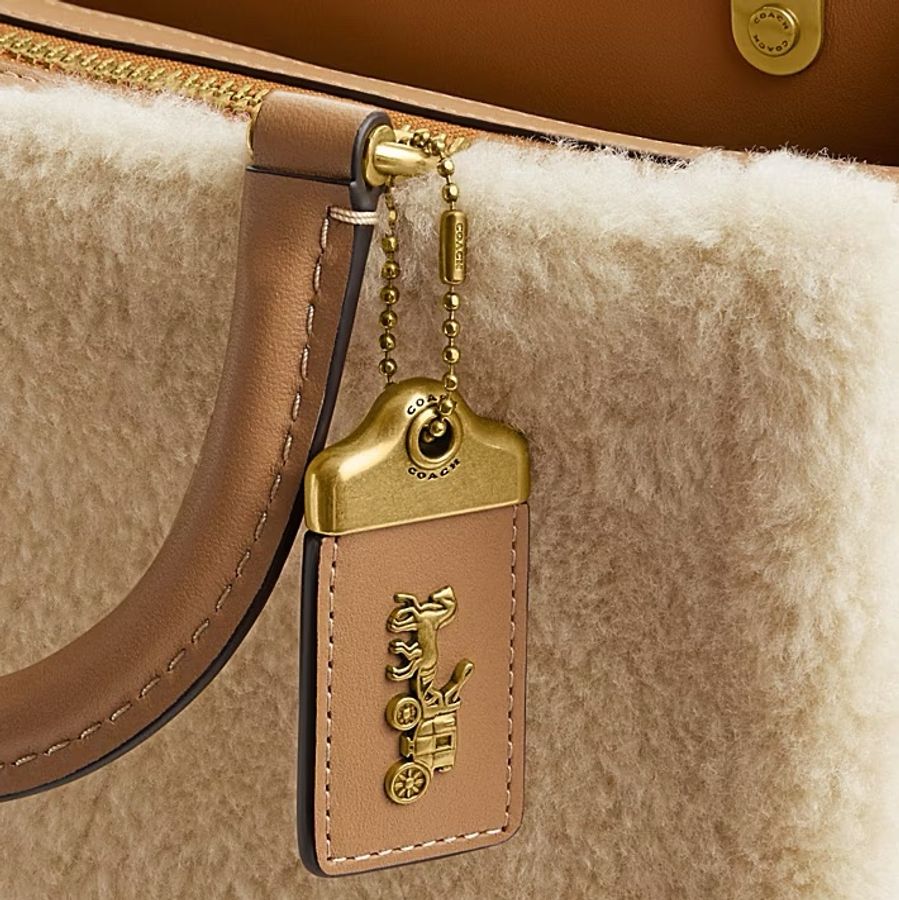 coach rogue 25 全球限量毛毛包-7