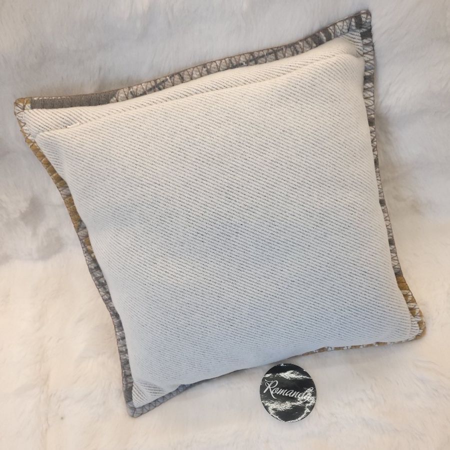 Hermès cachemre 抱枕 42 x 42-1