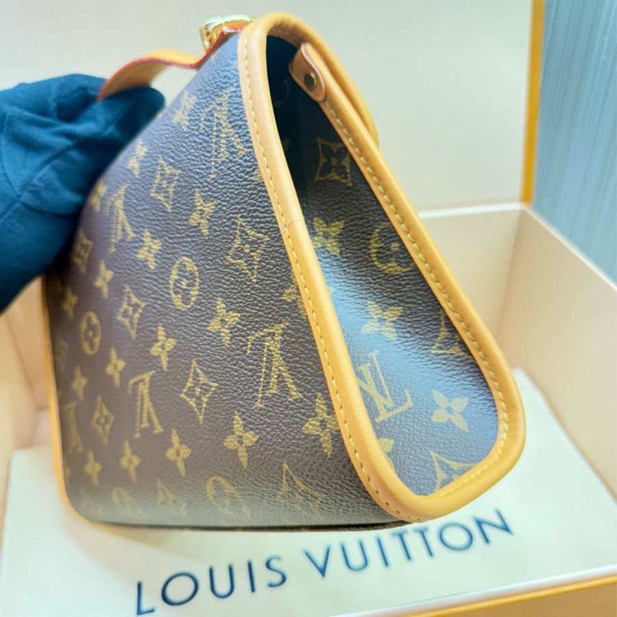 LV M44919 Ivy 復刻公文手提斜背包-12