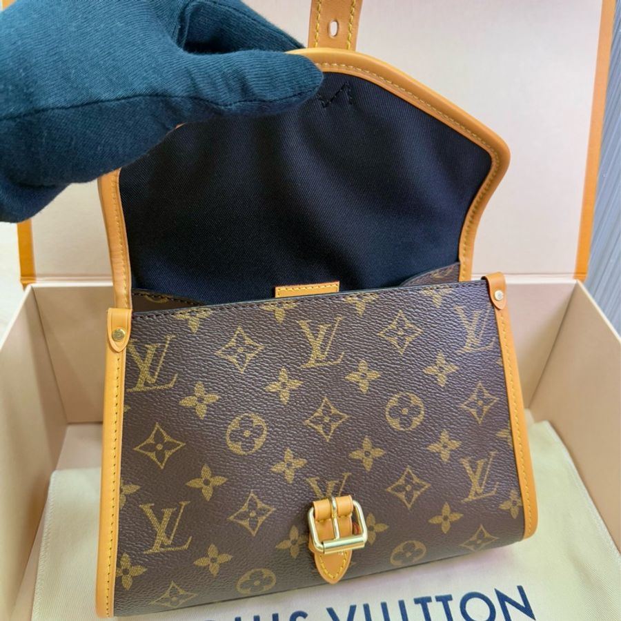LV M44919 Ivy 復刻公文手提斜背包-17