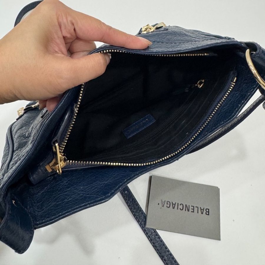 BALENCIAGA 巴黎世家 METALLIC EDGE HIP金扣 小羊皮 肩背包 側背包 斜背包 手提包(深藍)-13