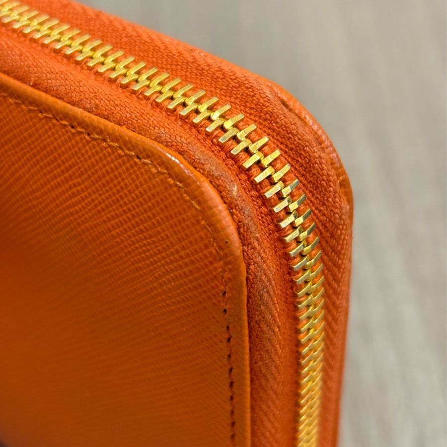 PRADA 1M0506 橘 防刮 牛皮 拉鍊 零錢 票夾 信用卡 長夾 皮夾 發財 夾-12