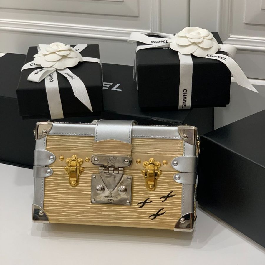 LV 路易威登 EPC PETITE MALLE 金銀色 水波紋 盒子包 肩背包 斜背包 手拿包 晚宴包-0