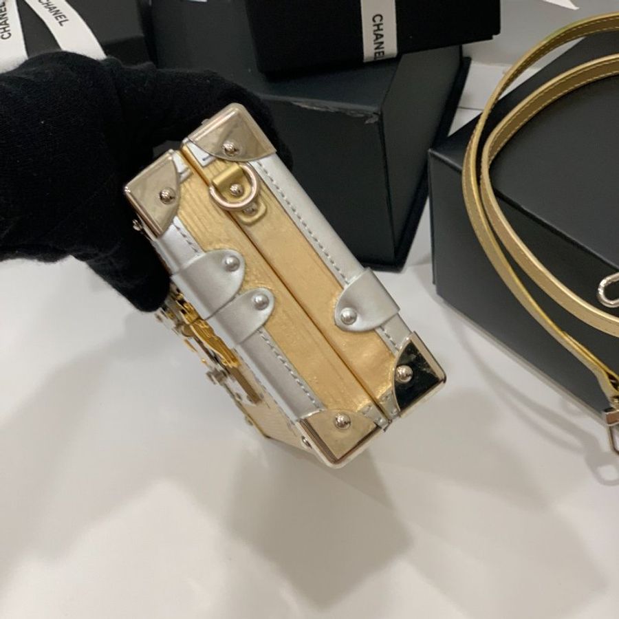 LV 路易威登 EPC PETITE MALLE 金銀色 水波紋 盒子包 肩背包 斜背包 手拿包 晚宴包-5