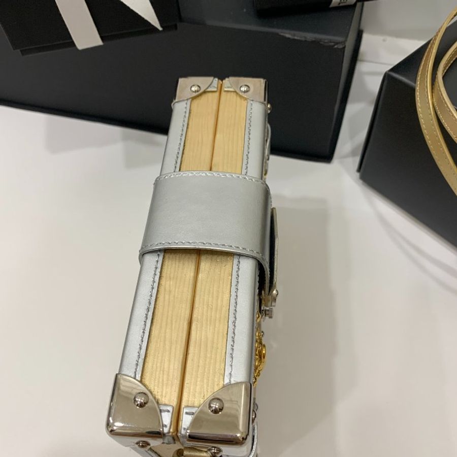 LV 路易威登 EPC PETITE MALLE 金銀色 水波紋 盒子包 肩背包 斜背包 手拿包 晚宴包-13