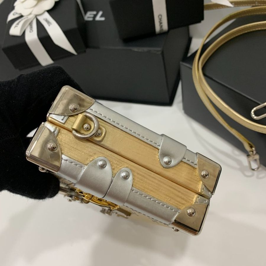 LV 路易威登 EPC PETITE MALLE 金銀色 水波紋 盒子包 肩背包 斜背包 手拿包 晚宴包-14