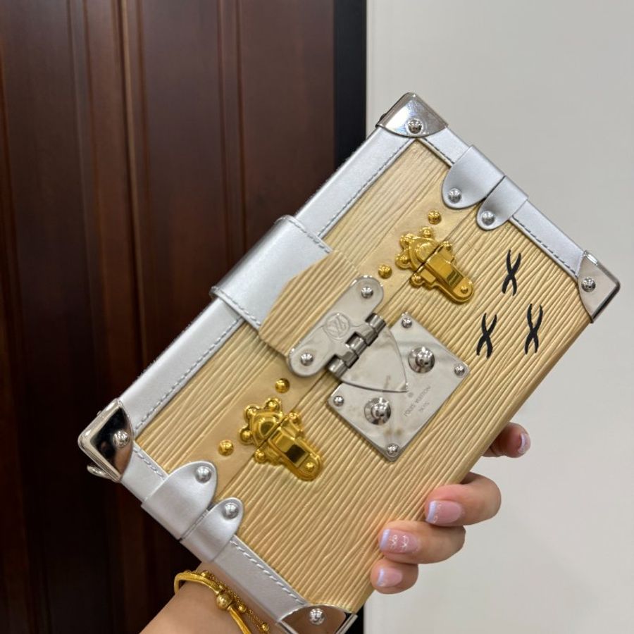LV 路易威登 EPC PETITE MALLE 金銀色 水波紋 盒子包 肩背包 斜背包 手拿包 晚宴包-19