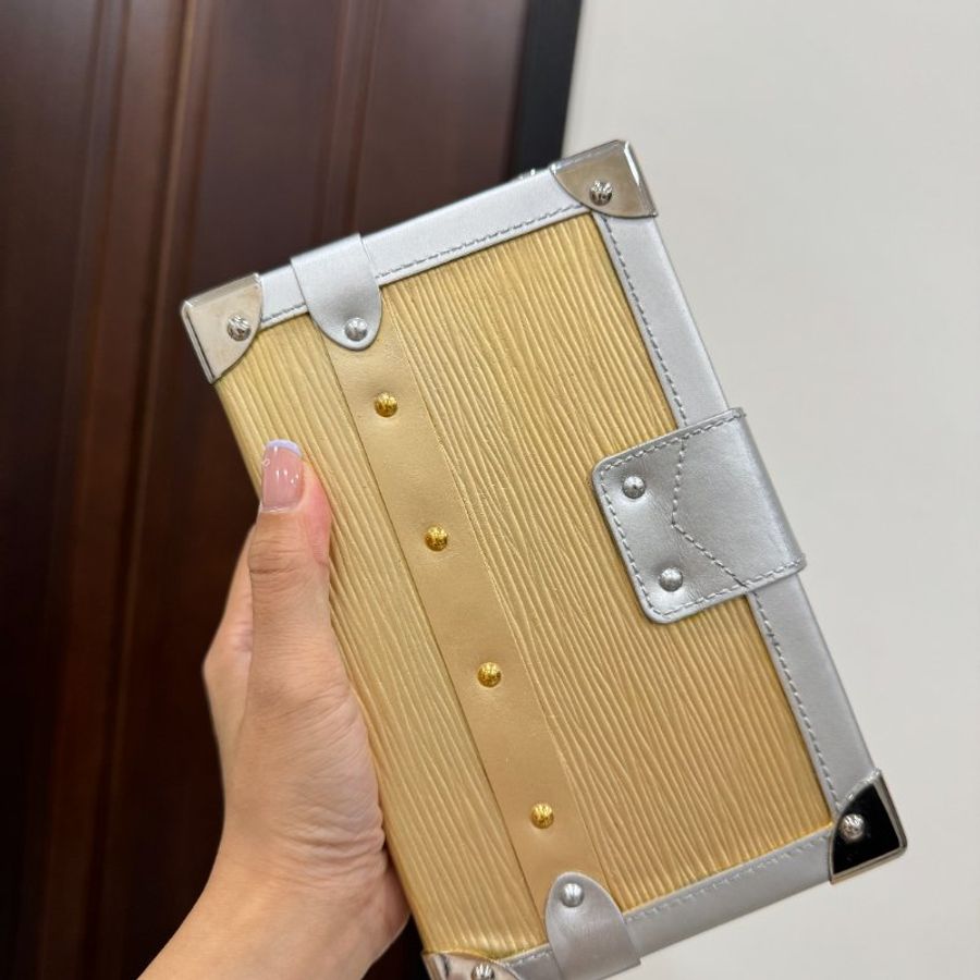 LV 路易威登 EPC PETITE MALLE 金銀色 水波紋 盒子包 肩背包 斜背包 手拿包 晚宴包-20