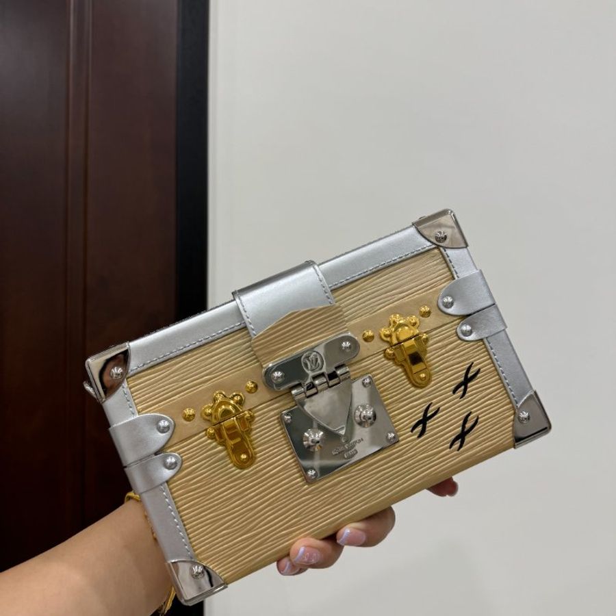LV 路易威登 EPC PETITE MALLE 金銀色 水波紋 盒子包 肩背包 斜背包 手拿包 晚宴包-25