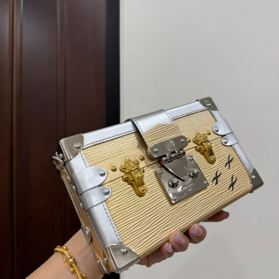 LV 路易威登 EPC PETITE MALLE 金銀色 水波紋 盒子包 肩背包 斜背包 手拿包 晚宴包-26