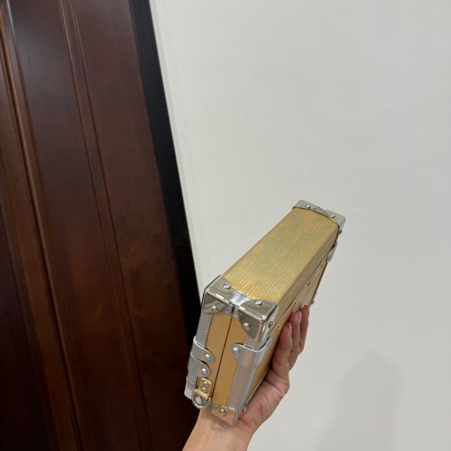 LV 路易威登 EPC PETITE MALLE 金銀色 水波紋 盒子包 肩背包 斜背包 手拿包 晚宴包-28