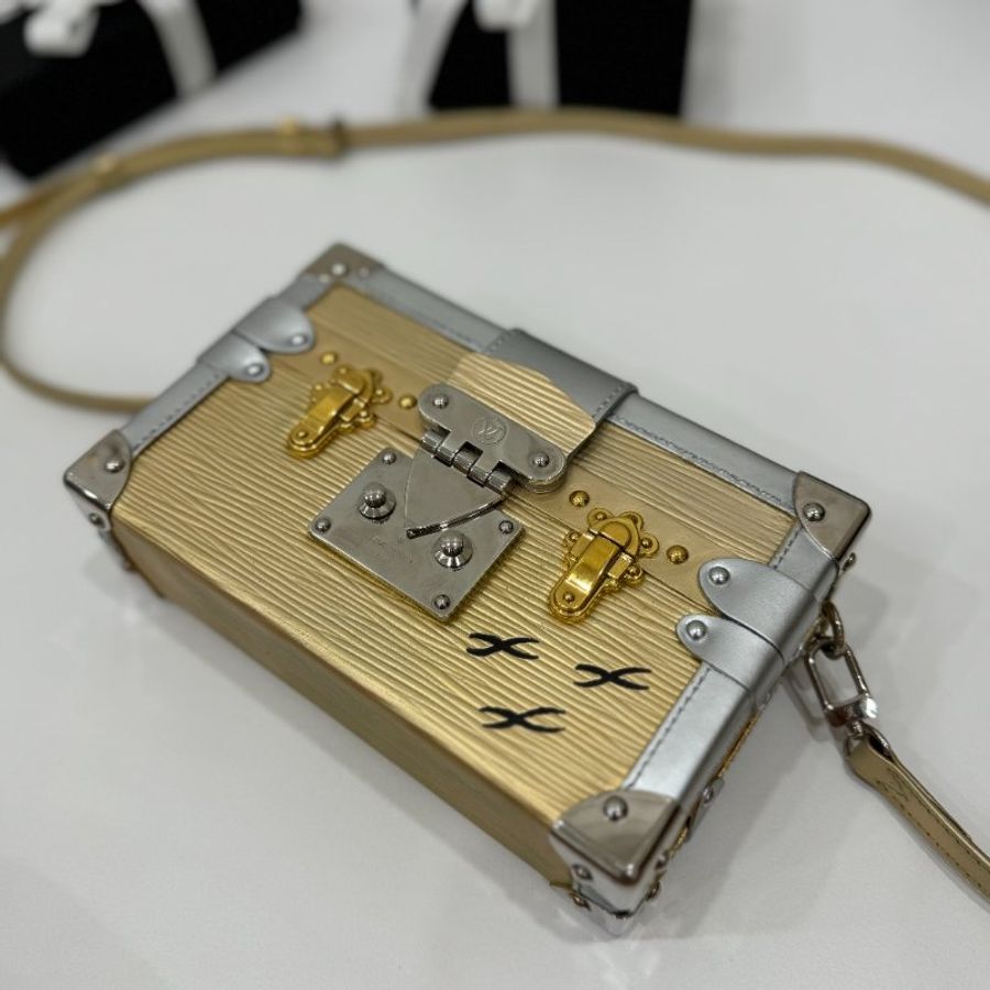 LV 路易威登 EPC PETITE MALLE 金銀色 水波紋 盒子包 肩背包 斜背包 手拿包 晚宴包-33