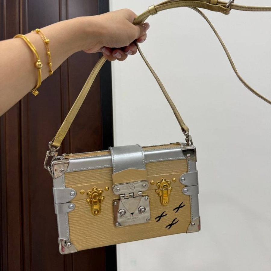 LV 路易威登 EPC PETITE MALLE 金銀色 水波紋 盒子包 肩背包 斜背包 手拿包 晚宴包-36