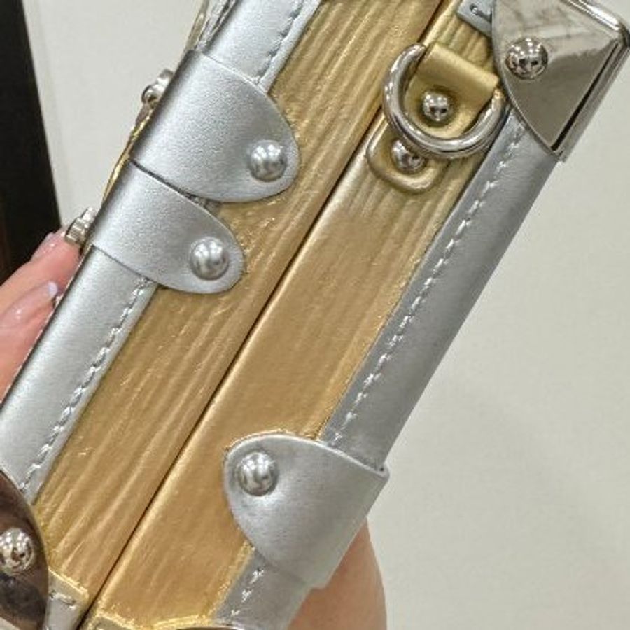 LV 路易威登 EPC PETITE MALLE 金銀色 水波紋 盒子包 肩背包 斜背包 手拿包 晚宴包-40