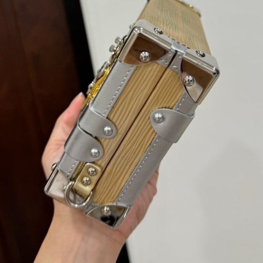 LV 路易威登 EPC PETITE MALLE 金銀色 水波紋 盒子包 肩背包 斜背包 手拿包 晚宴包-46