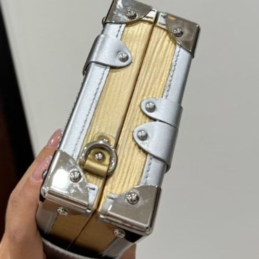 LV 路易威登 EPC PETITE MALLE 金銀色 水波紋 盒子包 肩背包 斜背包 手拿包 晚宴包-47