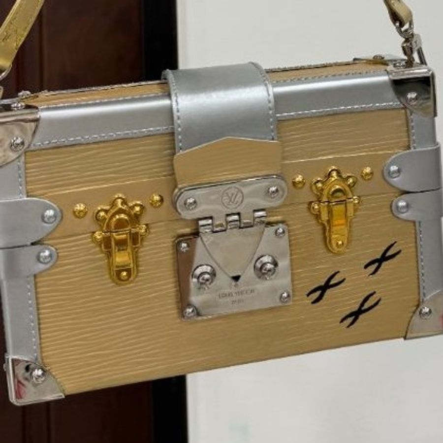 LV 路易威登 EPC PETITE MALLE 金銀色 水波紋 盒子包 肩背包 斜背包 手拿包 晚宴包-48