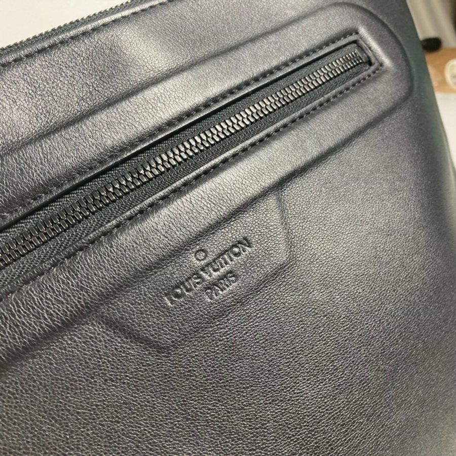 路易威登 M63268 Dark Infinity Pochette Cosmos 手拿包皮革男士黑色-6