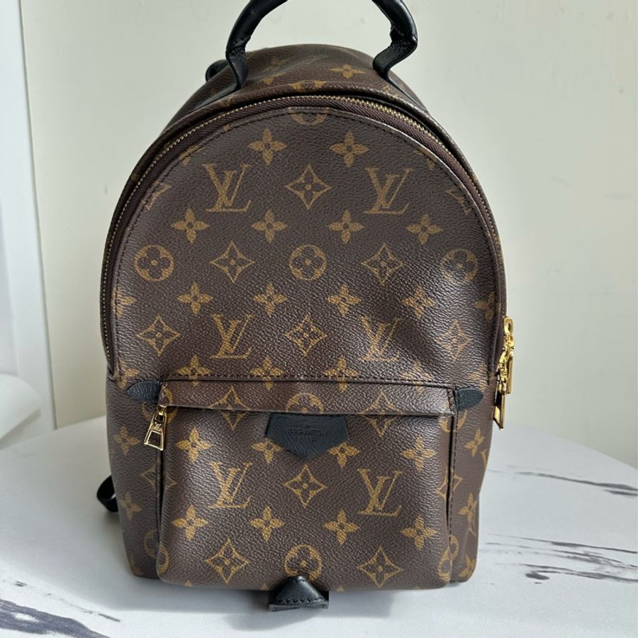 Lv後背包 真的是很好背-0
