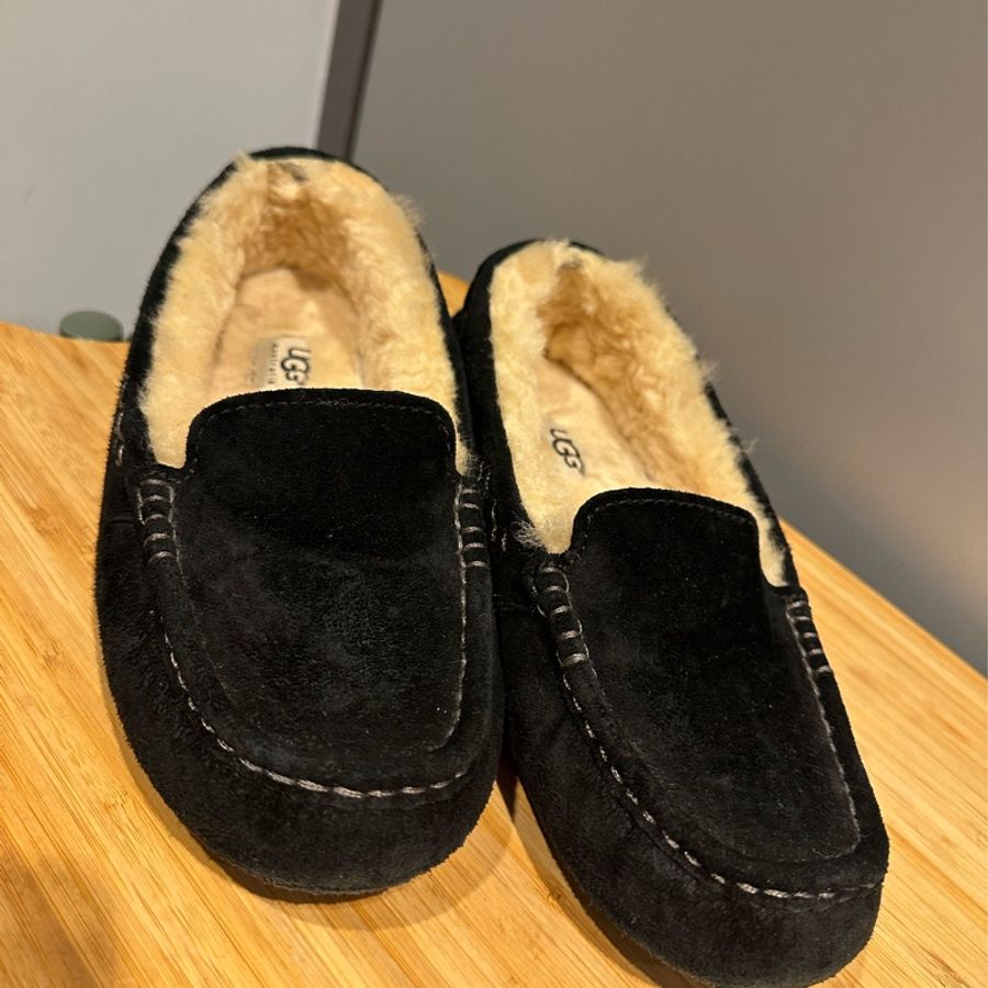 UGG黑色平底鞋-9