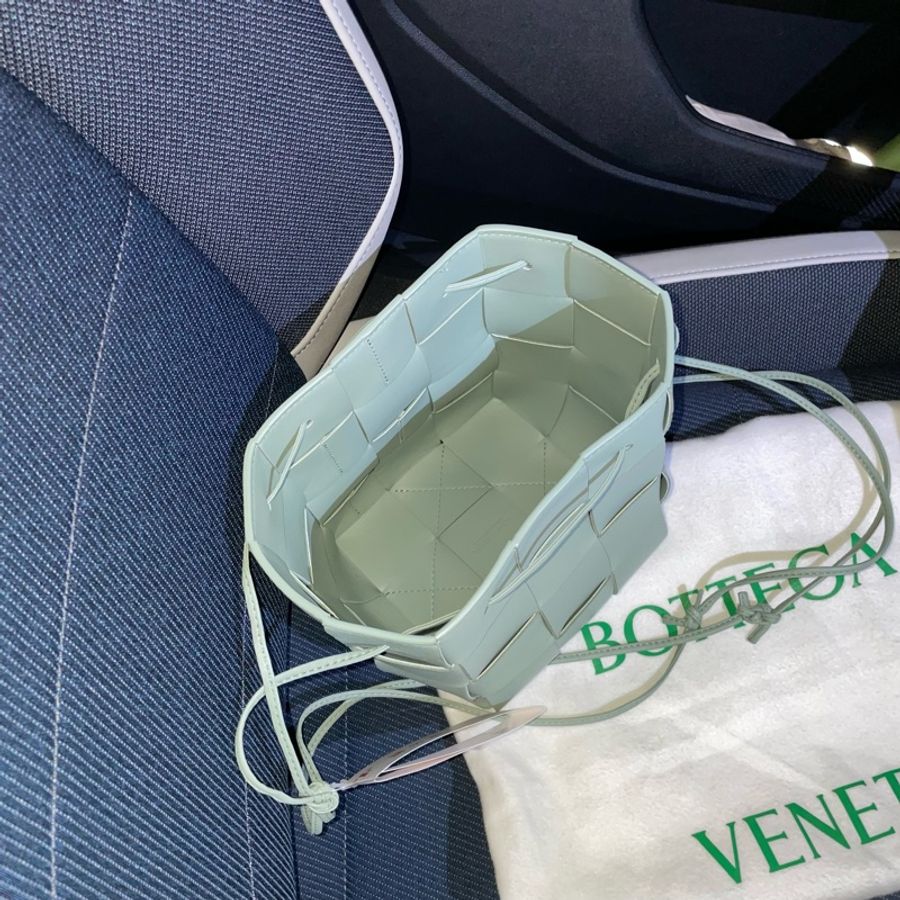 99新🌟 #BV #Bottegaveneta #湖水綠 #編織 #水桶包-1