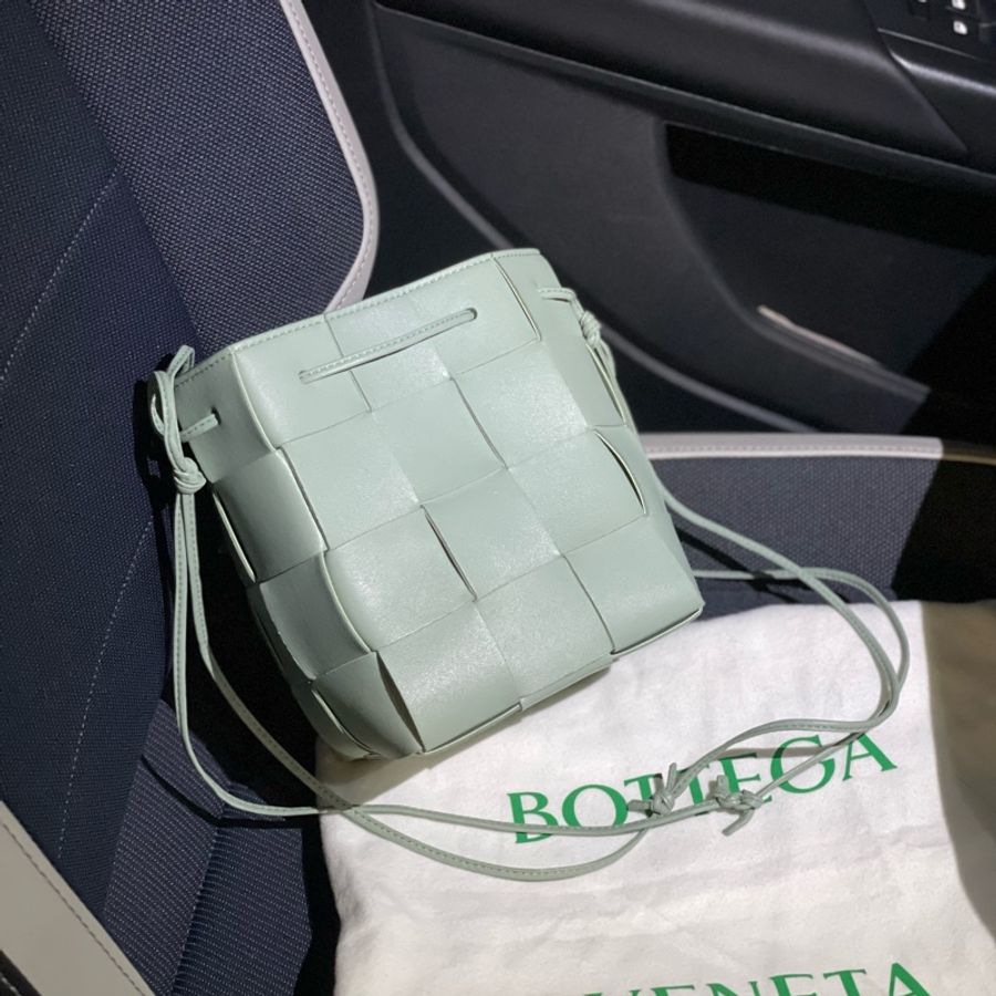 99新🌟 #BV #Bottegaveneta #湖水綠 #編織 #水桶包-2