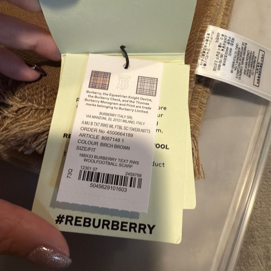 限時優惠活動雙面可用全新款吊牌還在 BURBERRY 巴寶莉 經典LOGO羊毛圍巾BURBERRY 巴寶莉 女性 /男性 材質 羊毛-8
