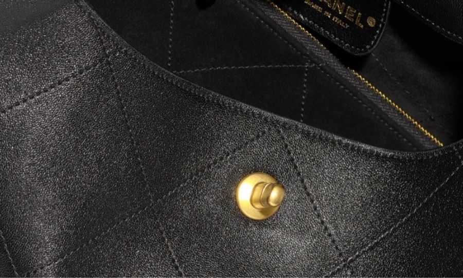 《全新預購》大款2025黑金hobo 香奈兒皮穿鏈HOBO流浪包 皮穿鍊 亮面小羊皮-5