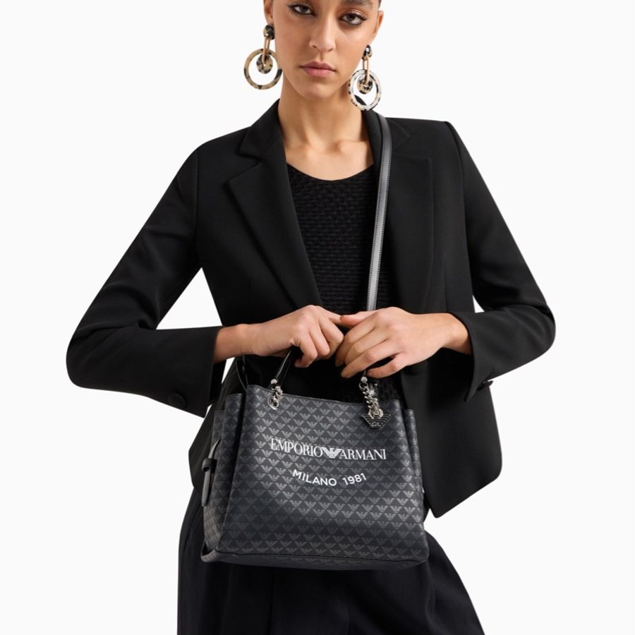 限時優惠活動黑色全新亞曼尼Emporio Armani Monogram Eagle Print Handbag Y3D159 YWS0E Black全新未拆封-4