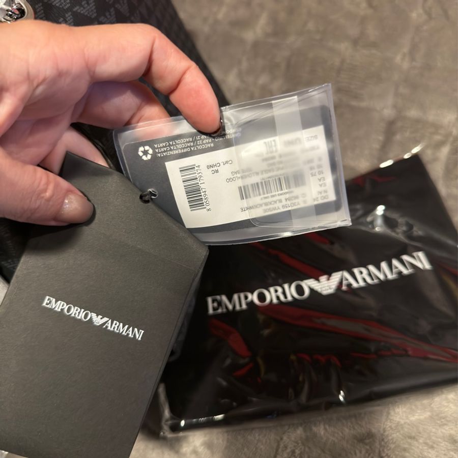 限時優惠活動黑色全新亞曼尼Emporio Armani Monogram Eagle Print Handbag Y3D159 YWS0E Black全新未拆封-15