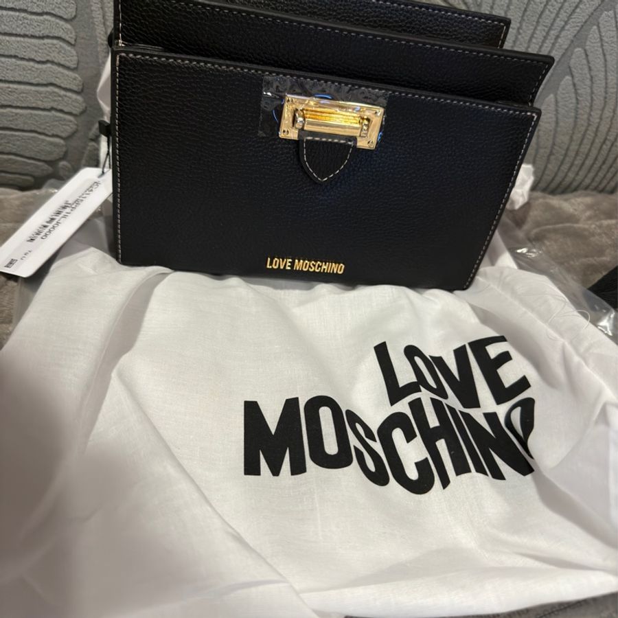 限時優惠活動全新未拆過附防塵袋LOVE MOSCHINO JC4115PP1ILJ0000 皮穿釦寬背帶側背包(黑)-16