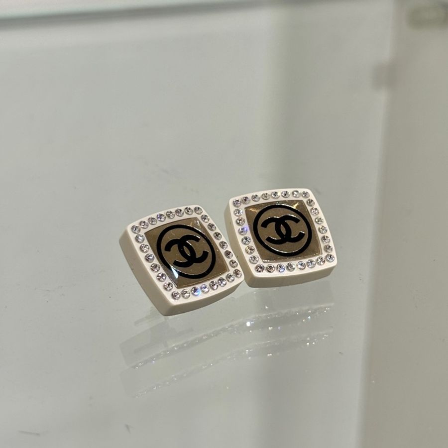 Chanel AB8424水鑽邊框黑白樹脂雙C方形耳環-1