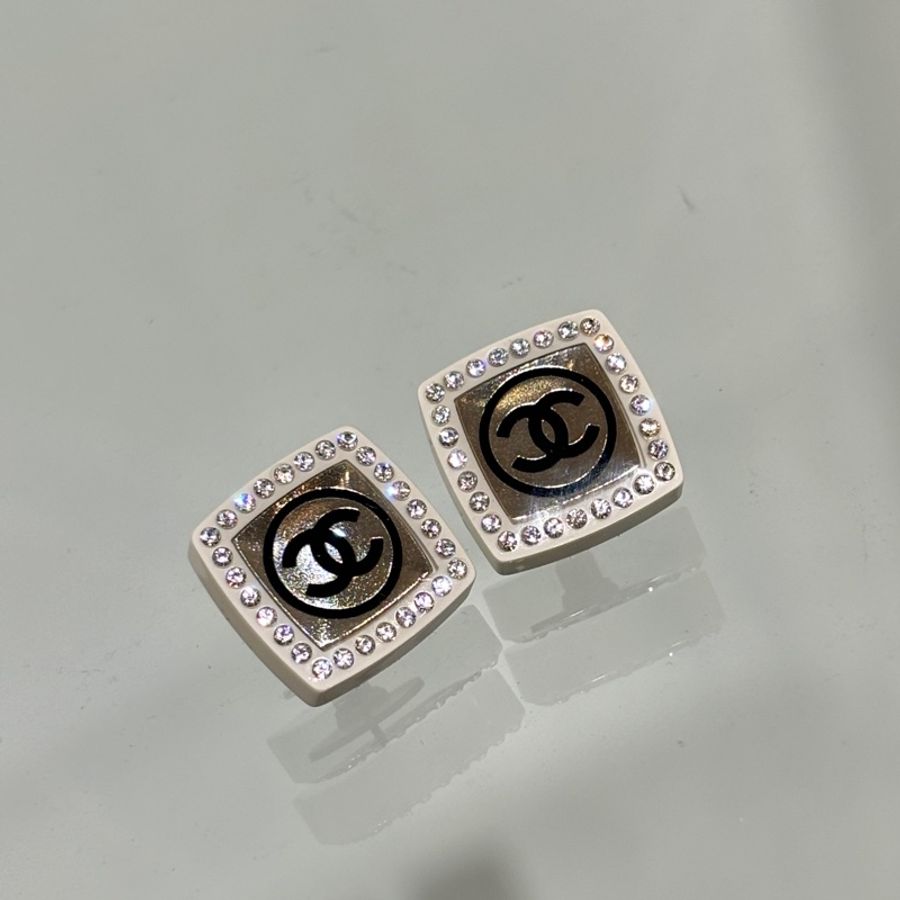Chanel AB8424水鑽邊框黑白樹脂雙C方形耳環-2