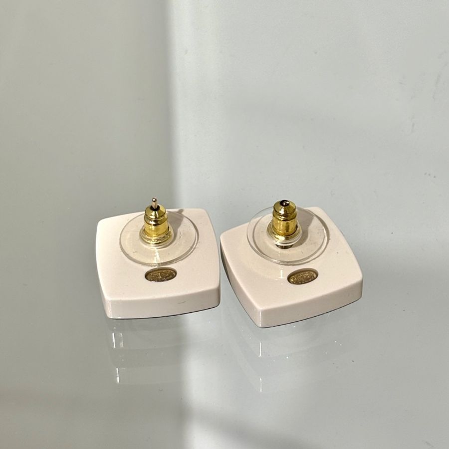 Chanel AB8424水鑽邊框黑白樹脂雙C方形耳環-4