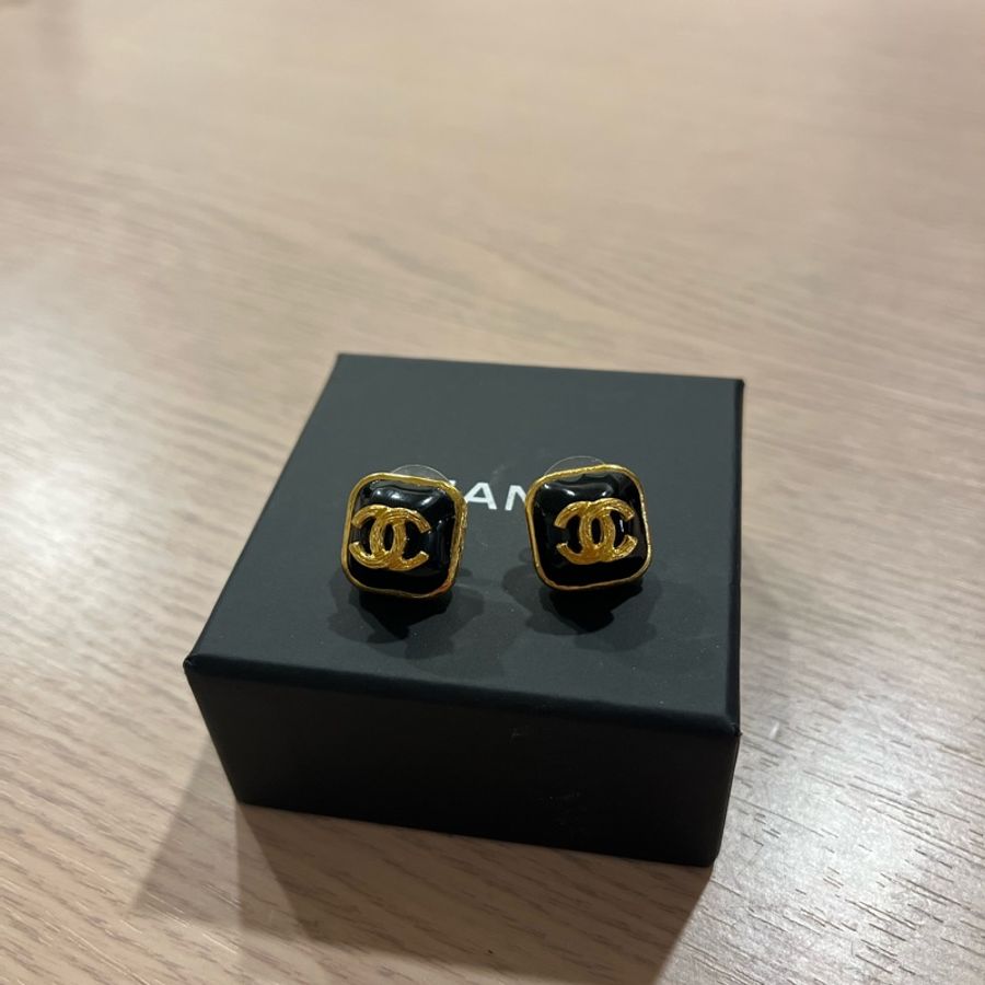 CHANEL 復古黑金方糖耳環-7