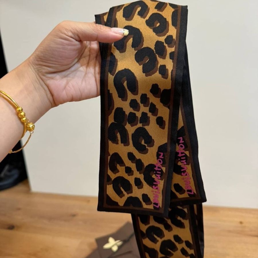 Louis Vuitton lv Twilly Silk Leopard 絲巾 髮帶 綁帶 頭飾 髮箍-13