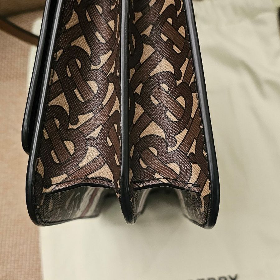 burberry TB 風琴老花斜揹包-4