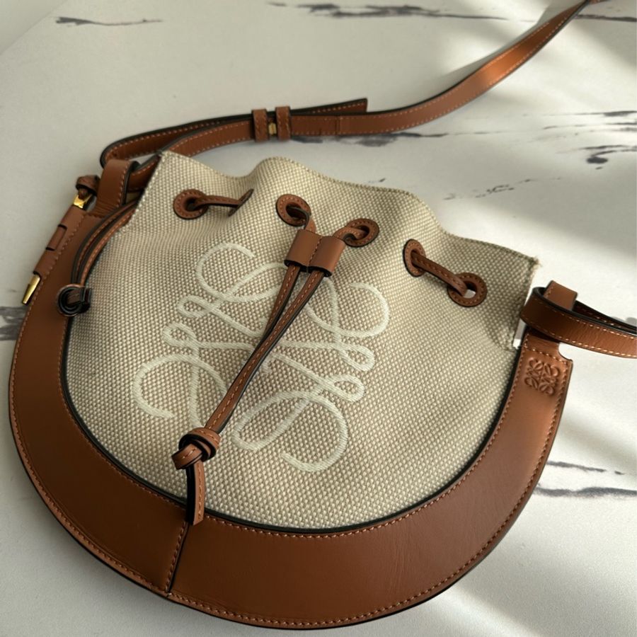 loewe 斜背包 😻好美 優惠中-0