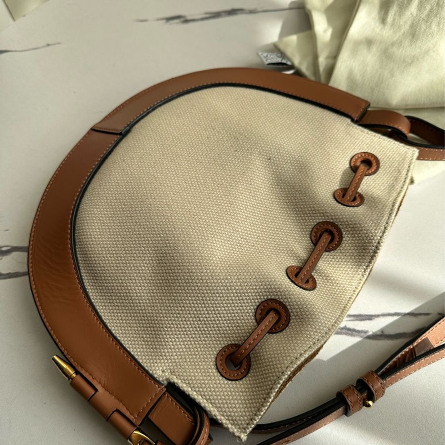 loewe 斜背包 😻好美 優惠中-4