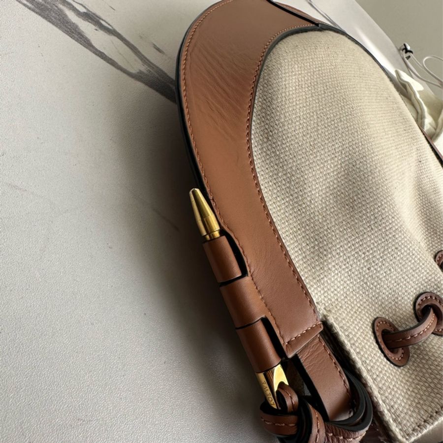 loewe 斜背包 😻好美 優惠中-7