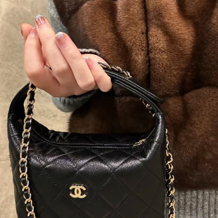 CHANEL香奈兒 25C 經典鏈條金屬Logo 小牛皮 Hobo袋 斜孭袋手提袋 女款 黑色 貨號AP4386-B10583-C3906 全新-1