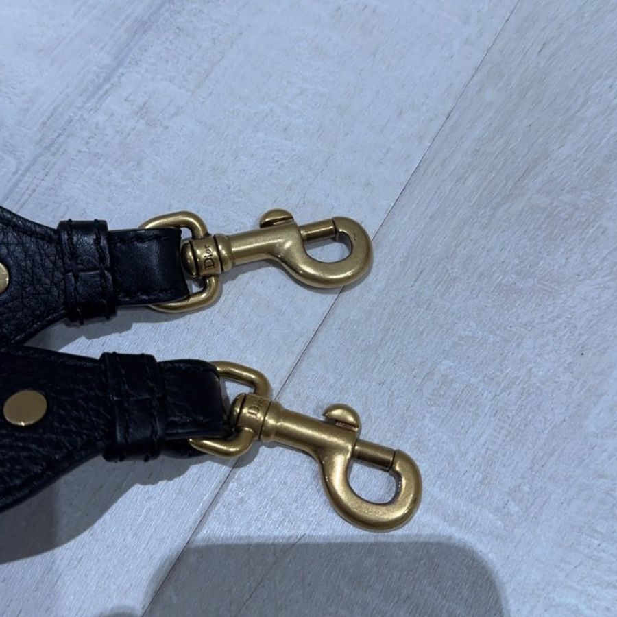 Christian Dior 迪奧真品*黑皮革銀字母LOGO掀蓋斜背包-4