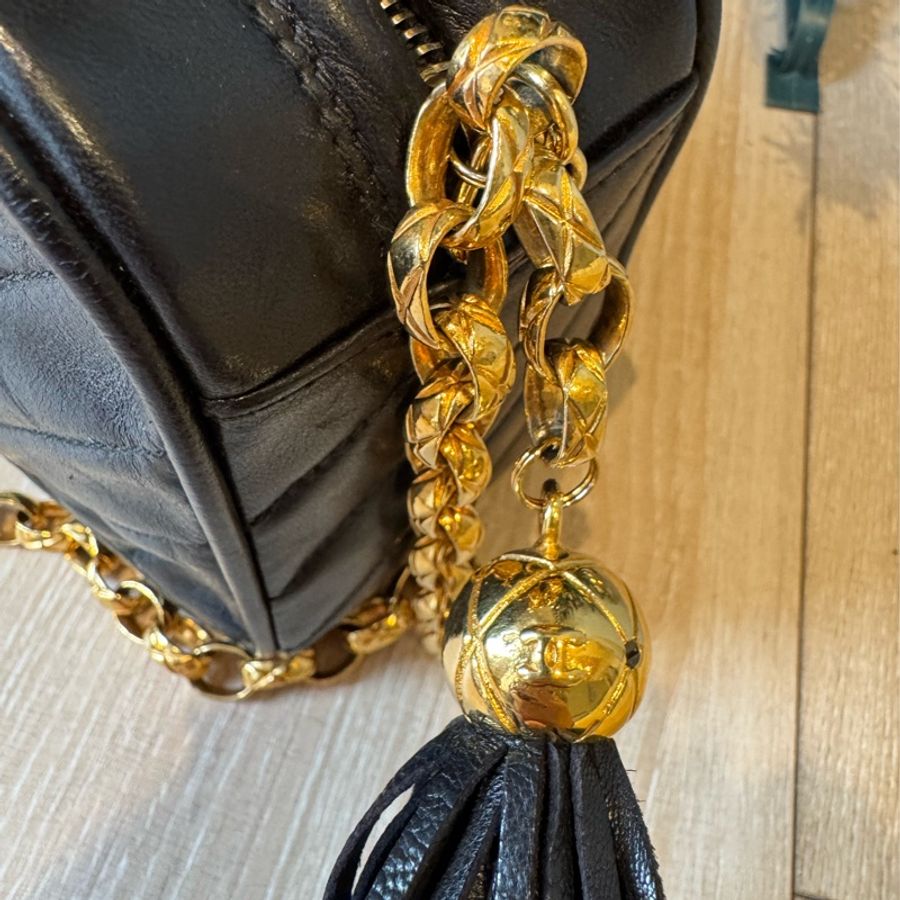 Chanel 雕花鏈金球相機包-4