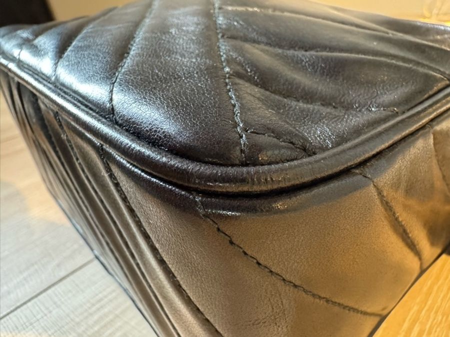 Chanel 雕花鏈金球相機包-7