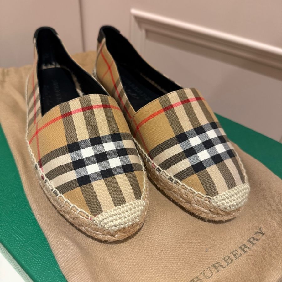 Burberry 經典格紋平底鞋-0