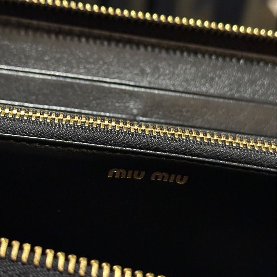 全新全配含台灣購證🔥Miumiu黑金羊皮經典皺摺長夾🖤-13