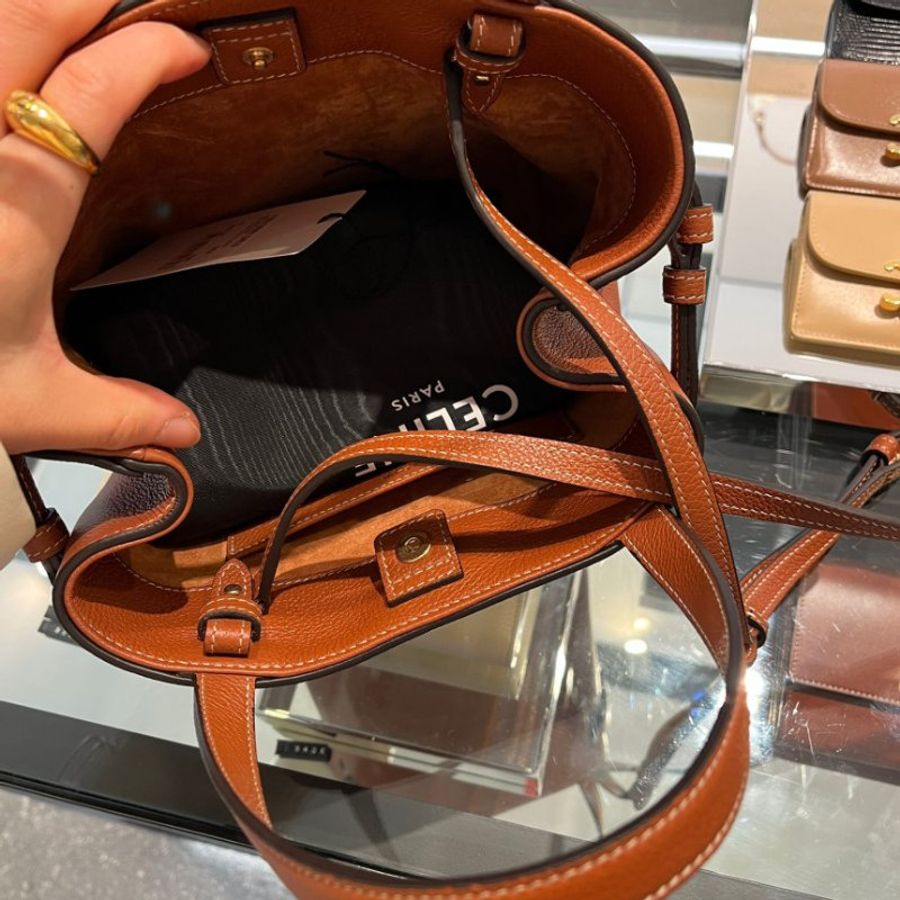 🎉新品好折扣✨Celine 118613 Mini cabas anais 凱旋門粒面小牛皮包 棕色﻿-9