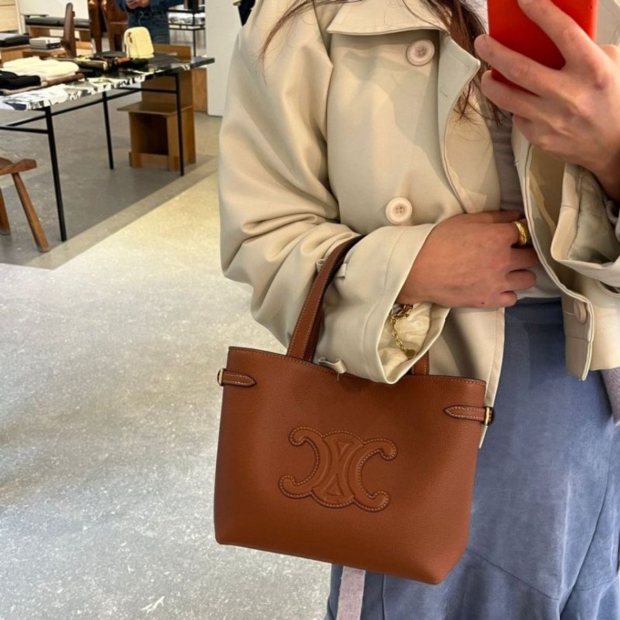 🎉新品好折扣✨Celine 118613 Mini cabas anais 凱旋門粒面小牛皮包 棕色﻿-6