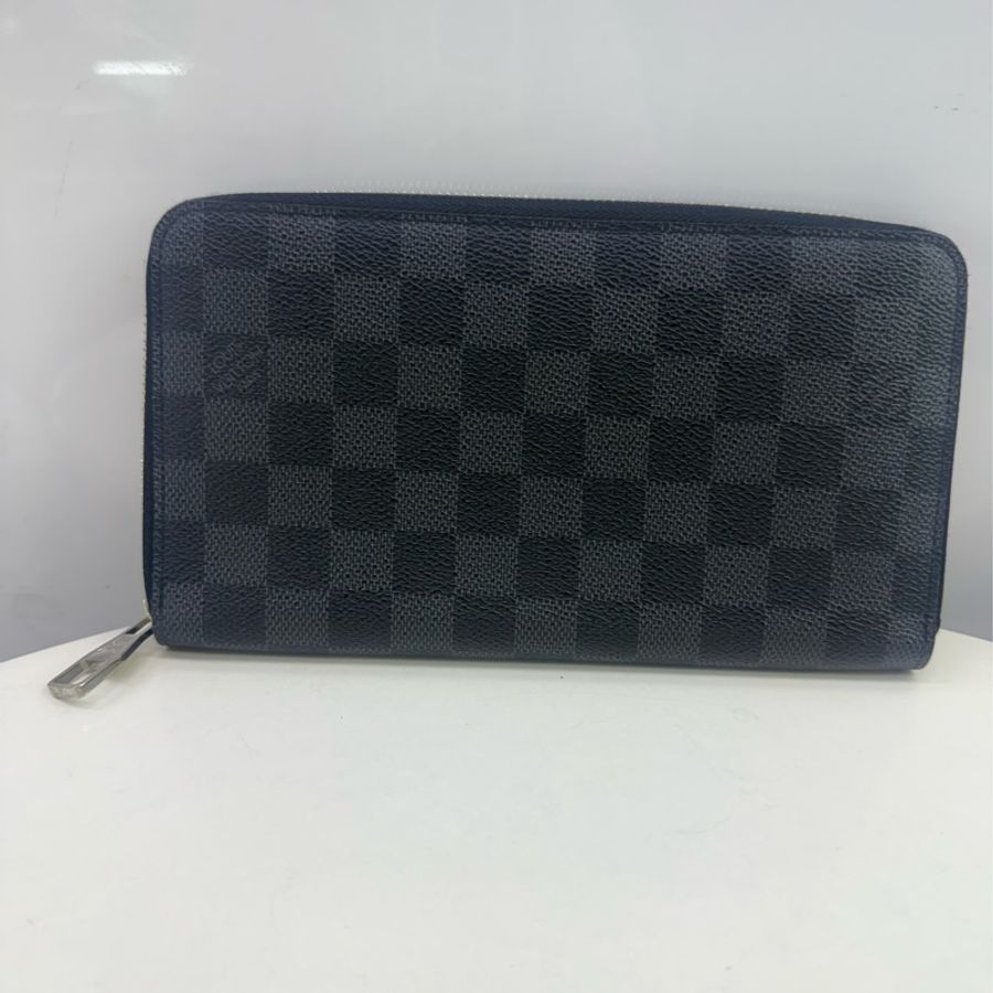 Louis Vuitton Wallet-0